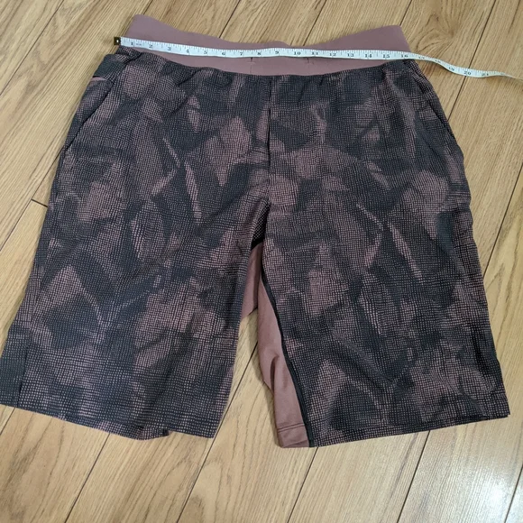 Lululemon 2019 T.H.E short 11"  linerless - Picture 5 of 8